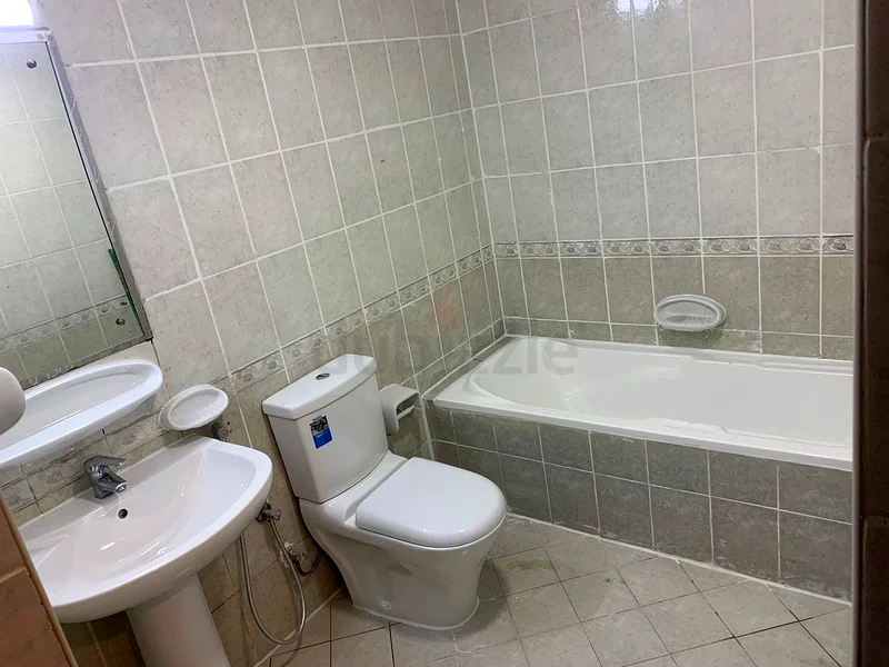 available master room in ALbarsha close to the Emairates mall and metro and bus station64048914592899113