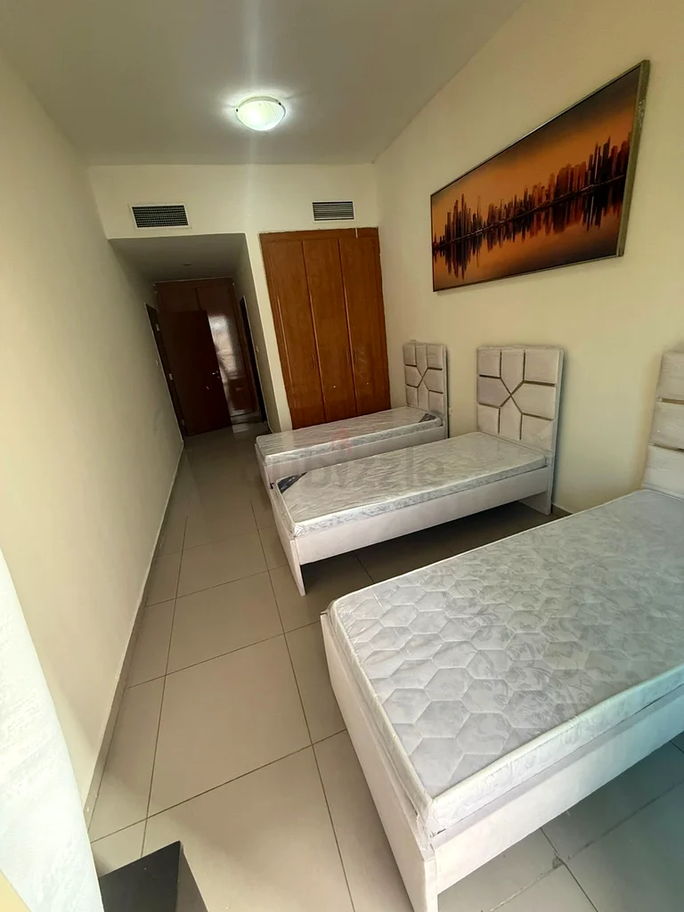 available master room in ALbarsha close to the Emairates mall and metro and bus station64048914592899112