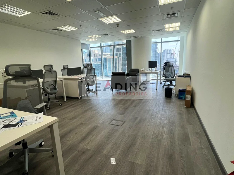 مكتب مفروش بالكامل || محدث || تخطيط واسع مع منظر64069202645505111