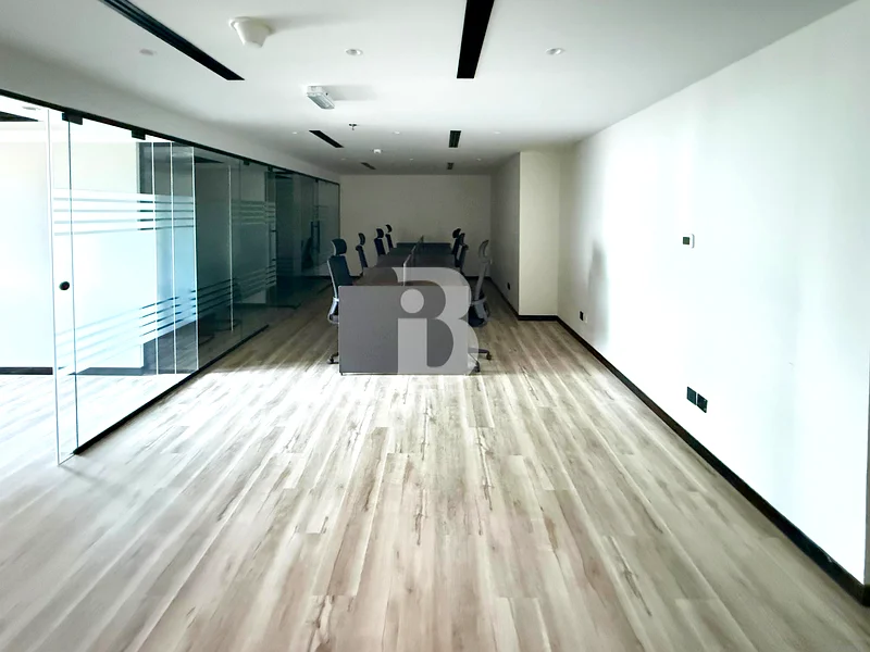 FURNISHED | GLASS PARTITION | NEXT TO METRO64071404777857111