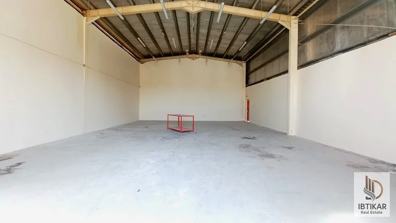 مستودع واسع للإيجار في السجا عجمان64058677019011113