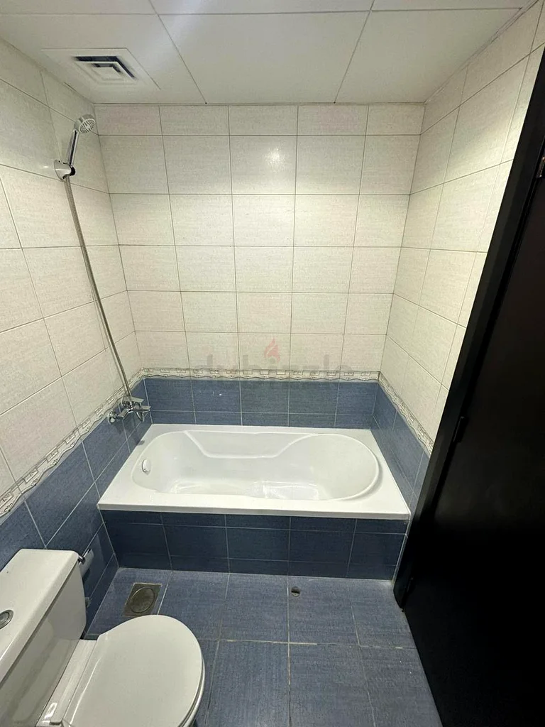 Available master room in JLT for 500064049410445441113