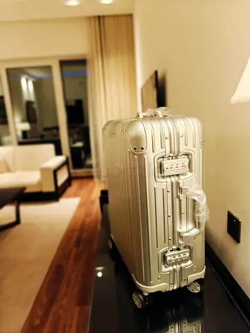 suitcase aluminum