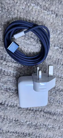 Apple 30W USB‑C Power Adapter and USB-C to MagSafe 3 Cable (2 m) - Midnight for Macbook