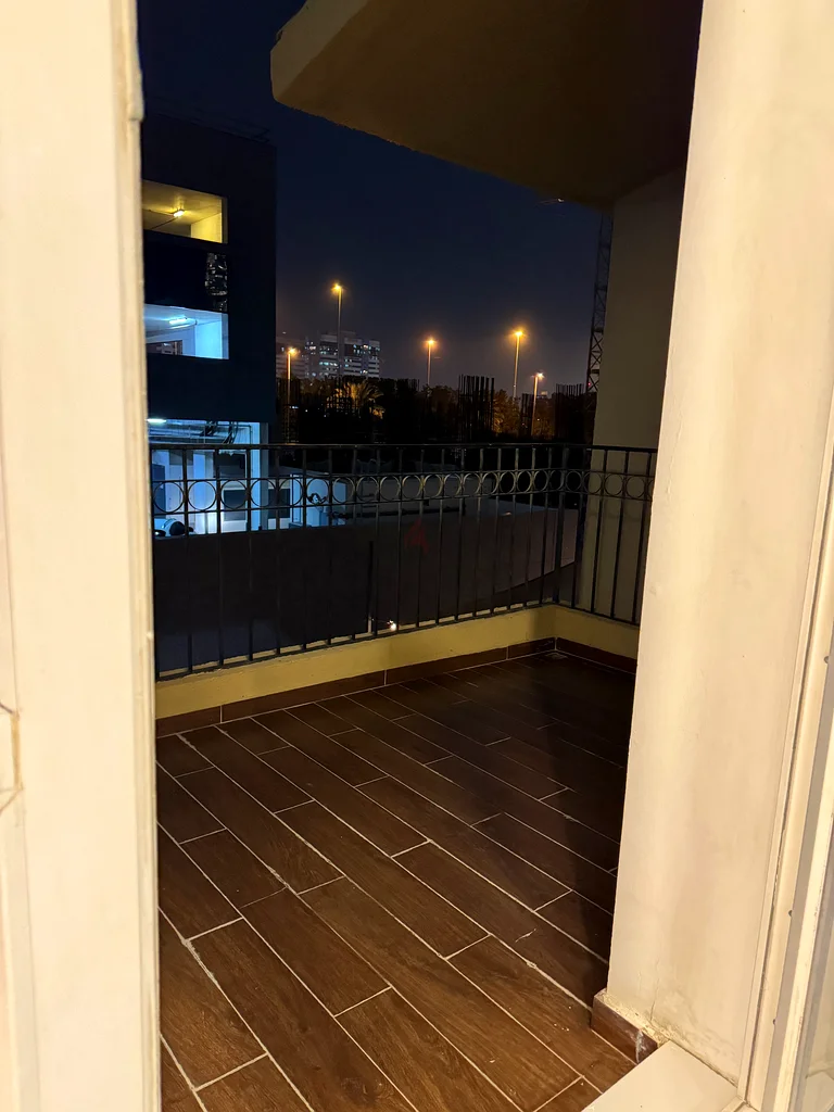 غرفة خاصة واسعة مع شرفة للإناث الفرديات في JVC64049918966403114