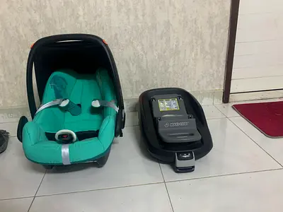 Maxi cozy car seat with pram
