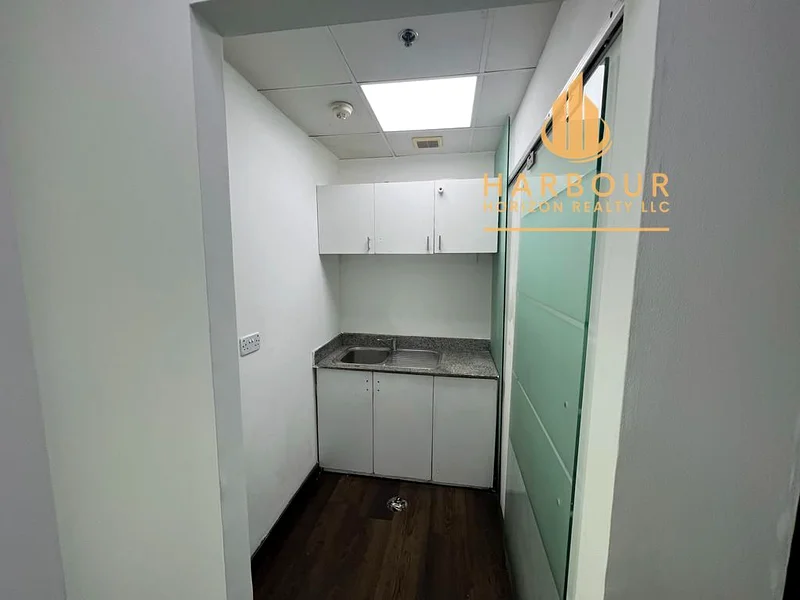 مساحة مكتبية | طابق عالي | برج كlover باي | شاغر64051144647427112