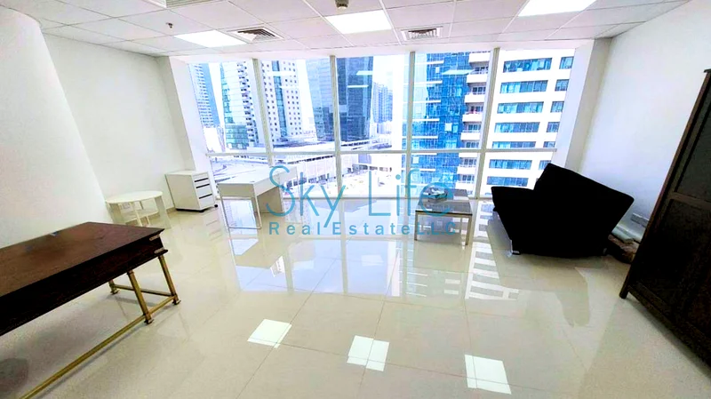 Bright and Spacious Office | Near to Metro | Vacant64070634907266111