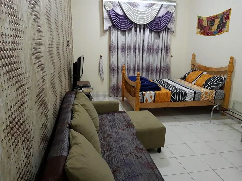 غرفة عائلية متاحة للإيجار64057140274818112