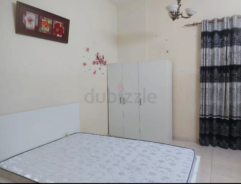 غرفة مفروشة بالكامل متاحة للأزواج أو العزاب التنفيذيين الآسيويين64054497390979110