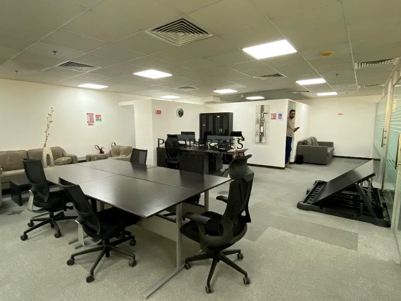 STANDARD OFFICE SPACE | HIGH FLOOR | PRIME LOCATION64072344424067113