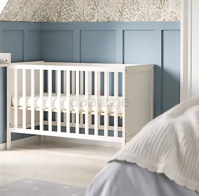 IKEA Cot ( mattress is included)
