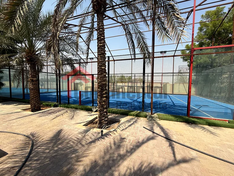 متاجر بعدة أحجام | مول جديد بالكامل64057361398658114
