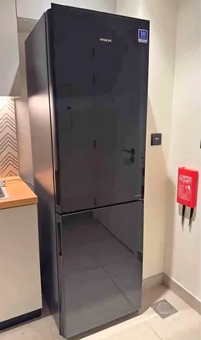 Hitachi Bottom Freezer fridge