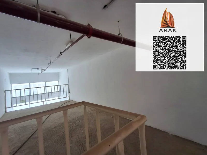 محل للإيجار في منطقة الجرف الصناعية 3: مساحة 800 قدم مربع طابق ميزانين64074891761153112