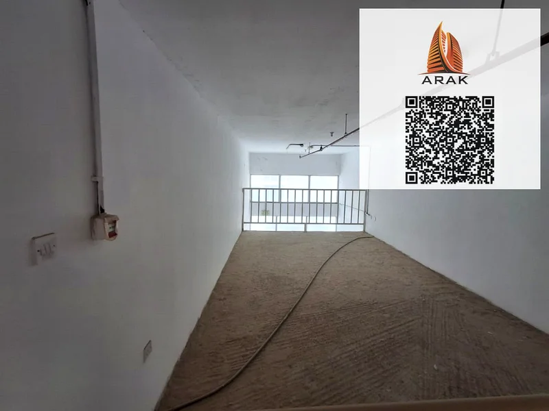 محل للإيجار في منطقة الجرف الصناعية 3: مساحة 800 قدم مربع طابق ميزانين64074891761153113