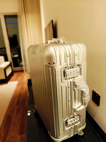 suitcase aluminum
