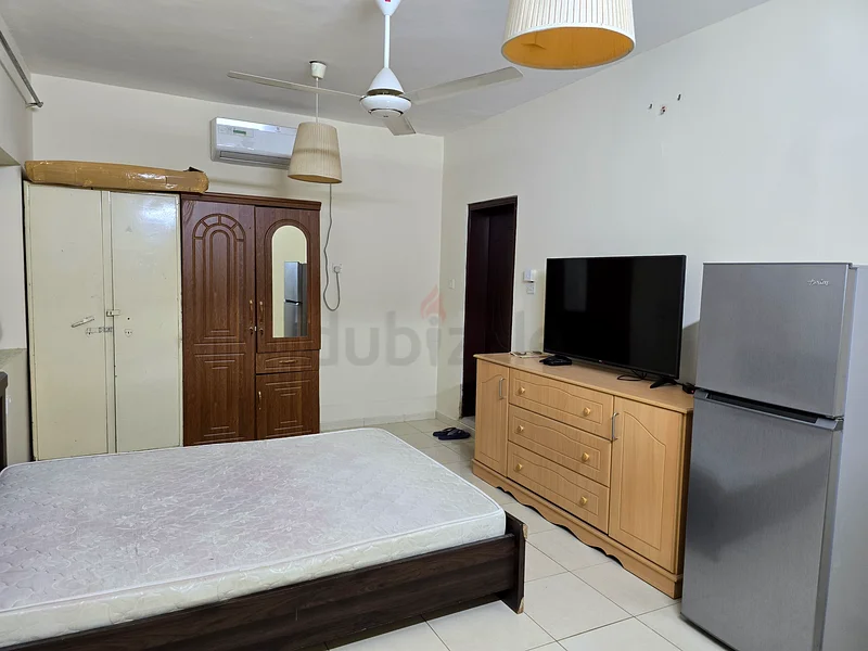 غرفة واسعة ونظيفة بالقرب من المترو64049535160835113