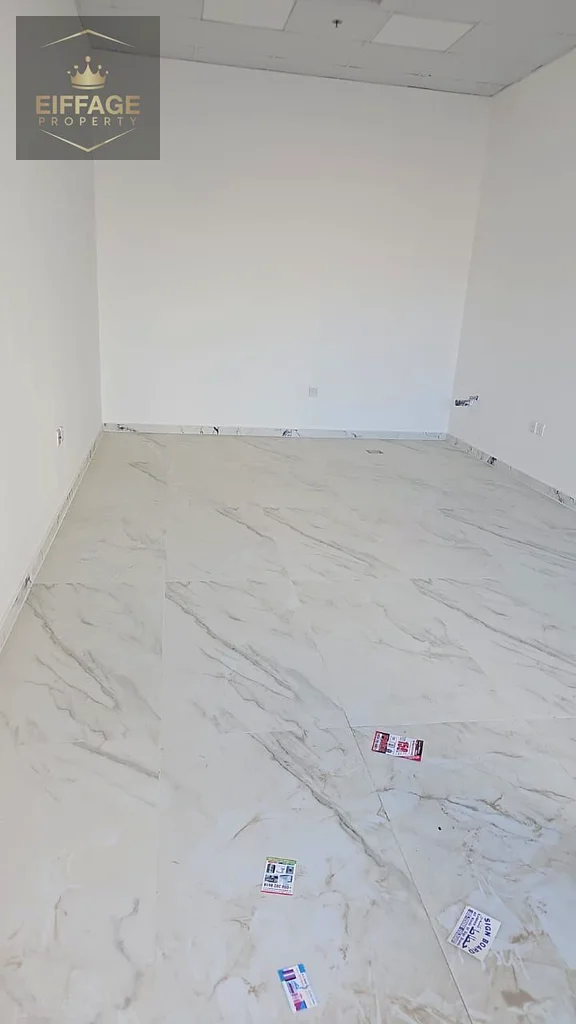 محلات مميزة في منطقة الجرف 3، تكييف سبليت، وبسعر خاص لا يتجاوز 25,000 درهم سنويًا64073451205249110