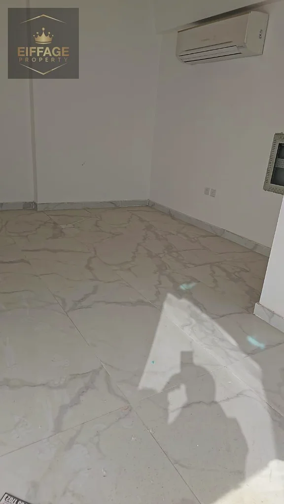 محلات مميزة في منطقة الجرف 3، تكييف سبليت، وبسعر خاص لا يتجاوز 25,000 درهم سنويًا64073451205249113