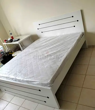 Modern White Bed with Storage - Perfect for Your Bedroom