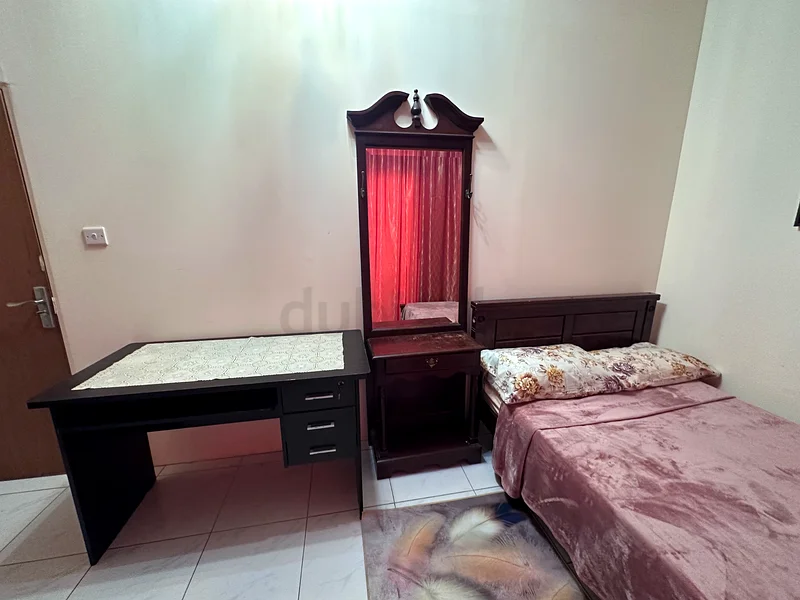 SPACIOUS PARTITION ROOM WITH BALCONY FOR GENT IN QASIMIA  - FREE SEWA  WIFI64053744528771112