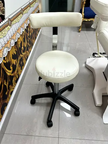 Adjustable saloon/clinic Stool in White Leather