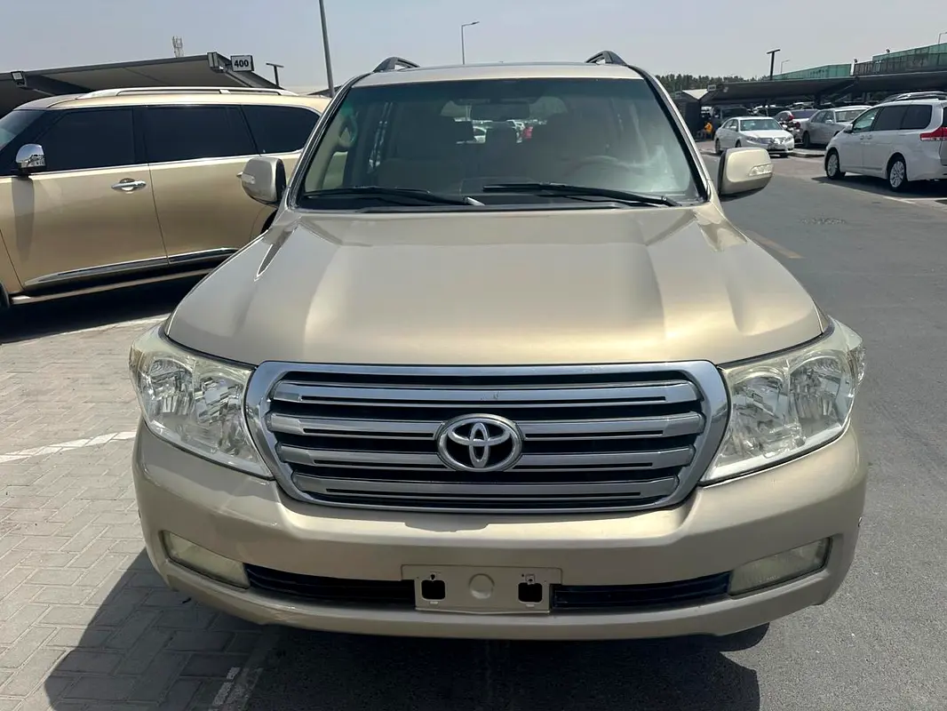 Toyota Land Cruiser 2010 — photo 1 of 10