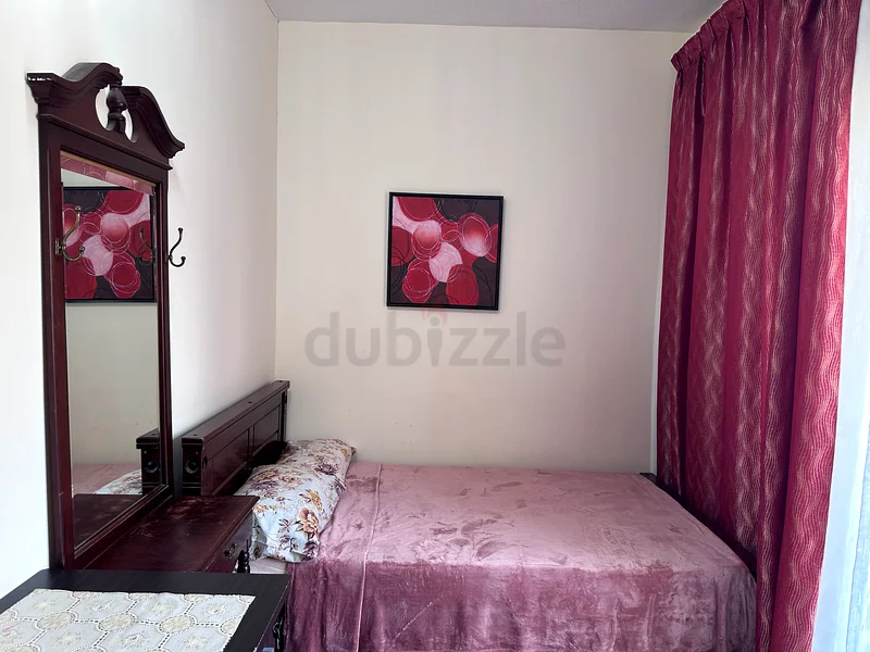 SPACIOUS PARTITION ROOM WITH BALCONY FOR GENT IN QASIMIA  - FREE SEWA  WIFI64053744528771111