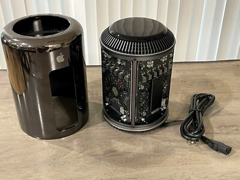 Mac Pro 2013 | 6-Core | 32GB | 1TB | Dual D700 – For Parts