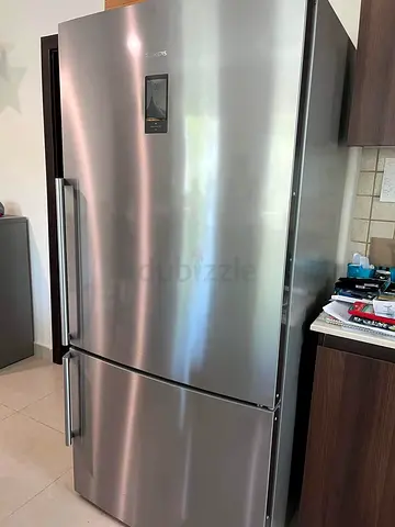 Siemens bottom freezer fridge iq700 in excellent condition