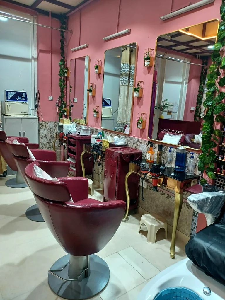 Running Ladies Beauty Salon for Sale in Al Majaz dubizzle