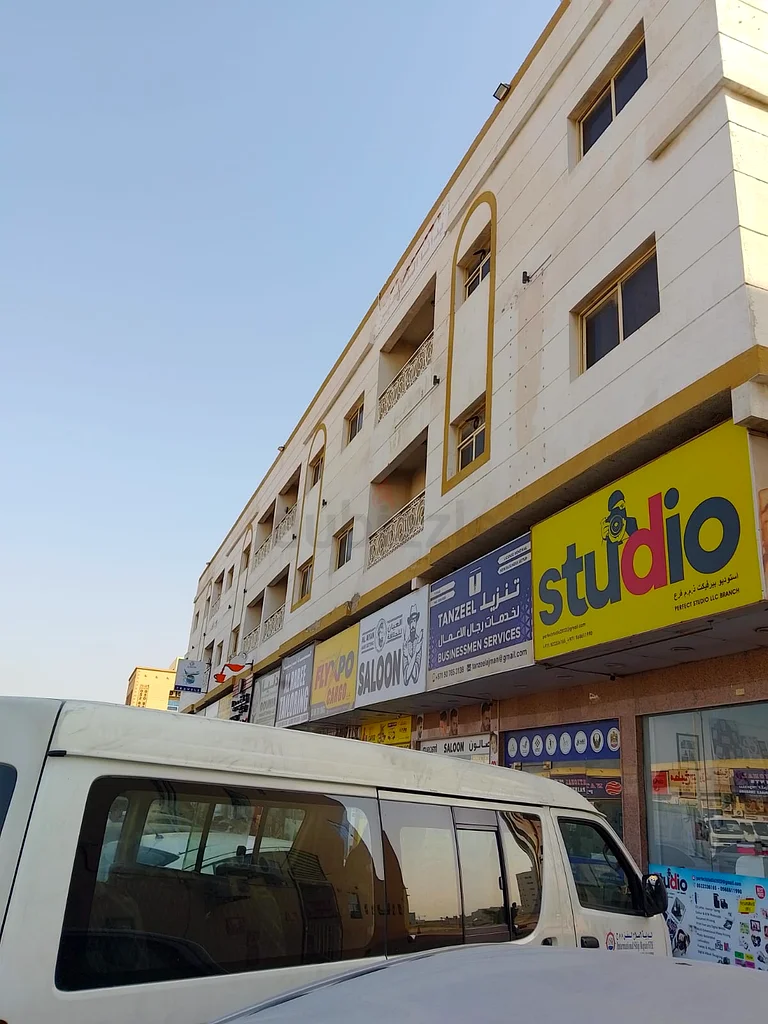 BED SPACE FOR EXICUTIVE BATCHLORS IN ALJURF INDUSTRUIAL AREA 3 NEAREST AJMAN CHINA MALL AND OSCAR GR64047971260675113