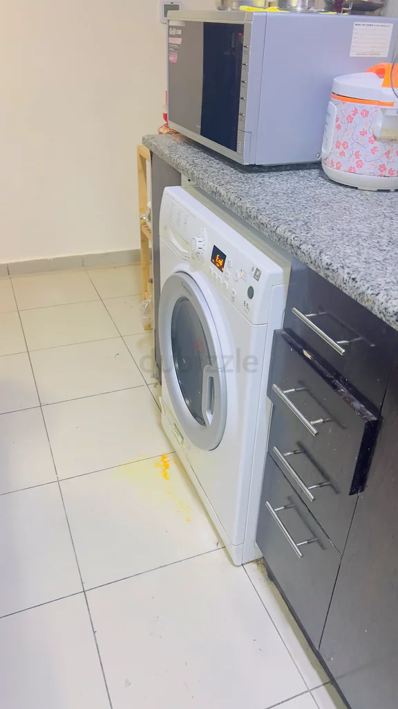 غرفة رئيسية مع شرفة في تكوم64047868029441113