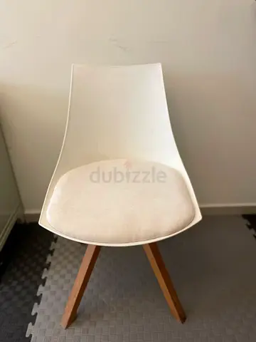 Stylish White Dining Chair with Wooden Legs