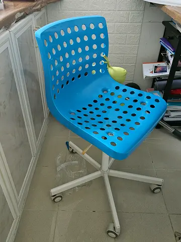 Stylish Blue Office Chair – Perfect for Comfort and Design