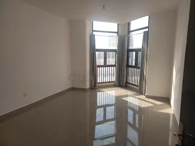 Hamdan St ladies only large, quiet, clean, bright room shared bthrm