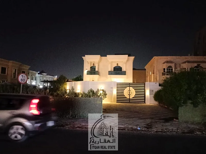 *Villa for Rent – Residential/Commercial*   Suitable for all types of activities, in a prime location on a main street and close to all services.64073343196034111