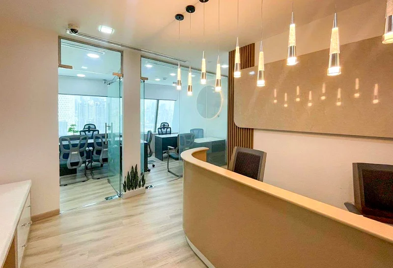 شاغرة | مؤثثة بالكامل | طابق عالٍ64069086013441110