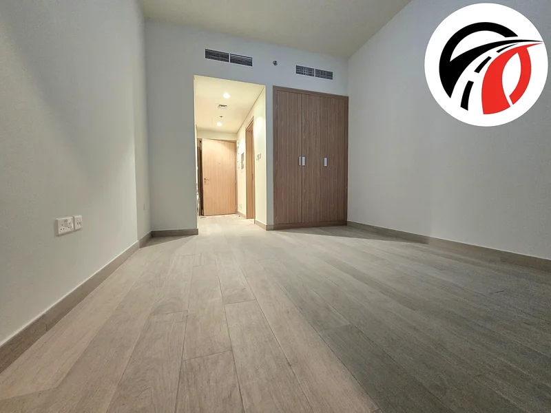Spacious and nice layout studio / Boulevard view  / chiller free/ best community64152278922369111