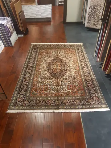 Elegant Persian Area Rug - Timeless Classic for Your Home
