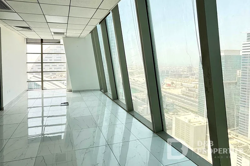 قريب من المترو | موقفا سيارات | شاغر64069635682306111