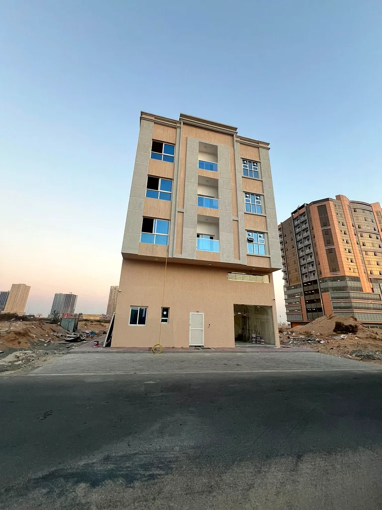 محل تجاري مميز للبيع في منطقة آل عليا - عجمان، بمساحة 120 مترًا مربعًا64073109243395113
