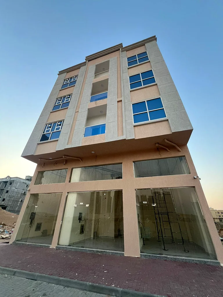 محل تجاري مميز للبيع في منطقة آل عليا - عجمان، بمساحة 120 مترًا مربعًا64073109243395111