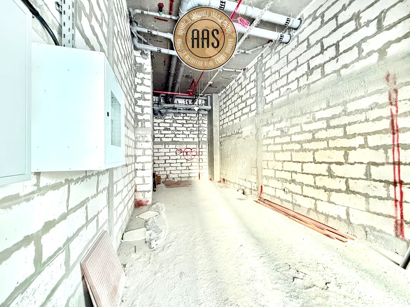 Front Of Parking•Hot Location For Business•Shop With Size-403sqft•Rent 250k64065483550339113