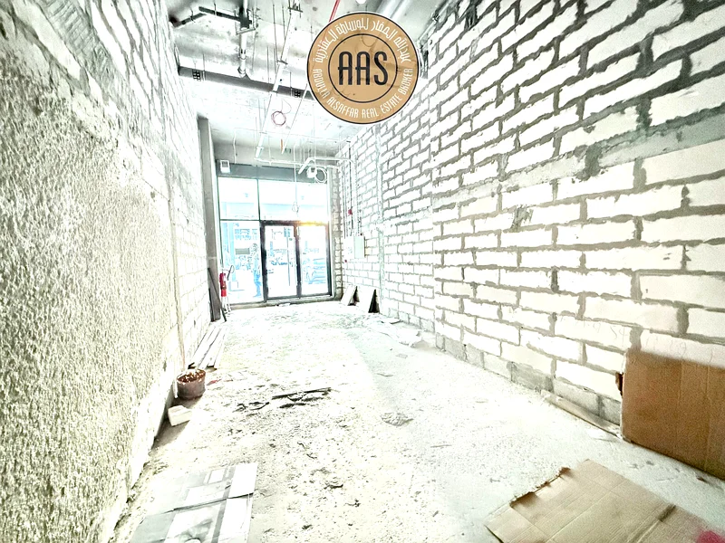 Front Of Parking•Hot Location For Business•Shop With Size-403sqft•Rent 250k64065483550339114