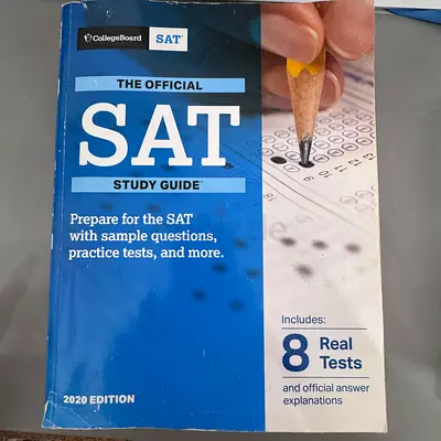 The Official SAT Study Guide – by The College Board (978-1457312199)