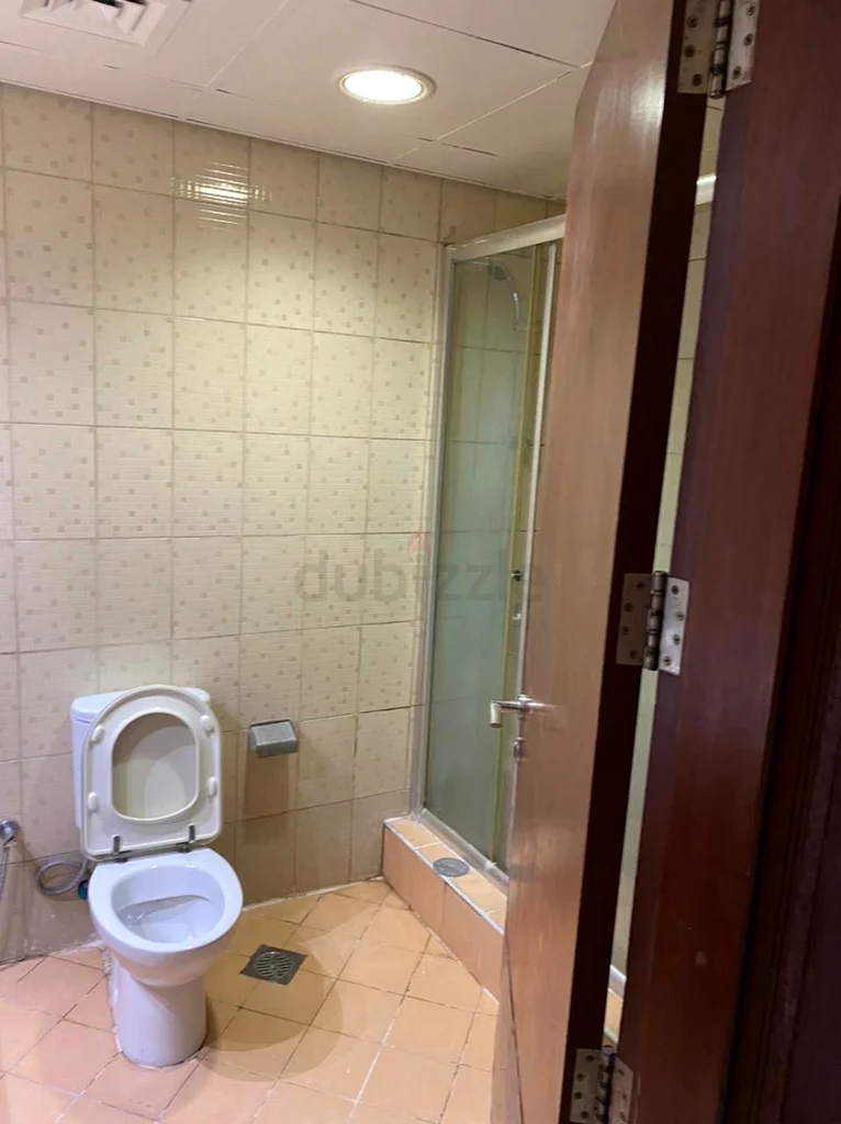 قسم خاص للأزواج أو الأشخاص العزاب بجوار مول الإمارات64049166954753112