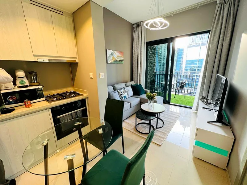 SPACIOUS | FULLY FURNISHED | WALK TO METRO64171108297603111