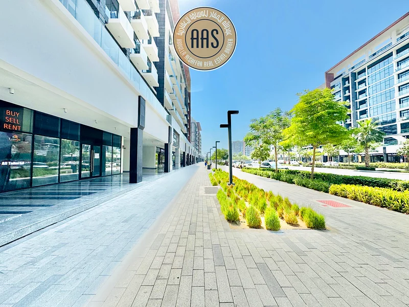 Hot Location In Community•Shop With Boulevard View And Best Price•4 Cheques64065483574018110
